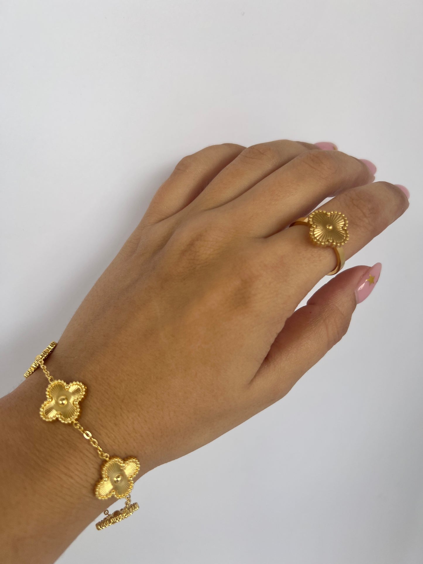 Clover Ring