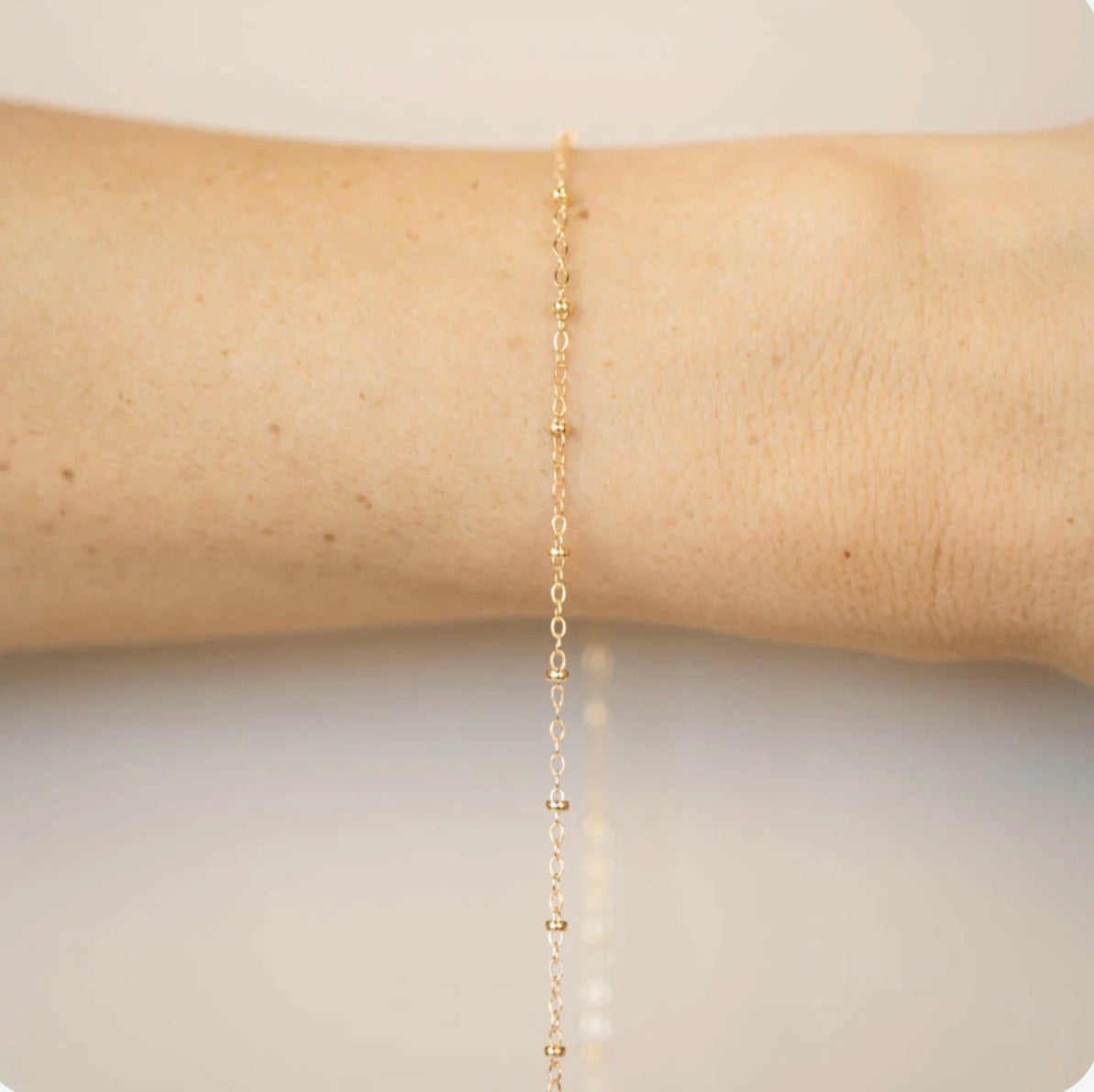 Satellite Chain in Gold