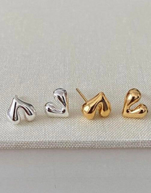 Curve Heart Studs